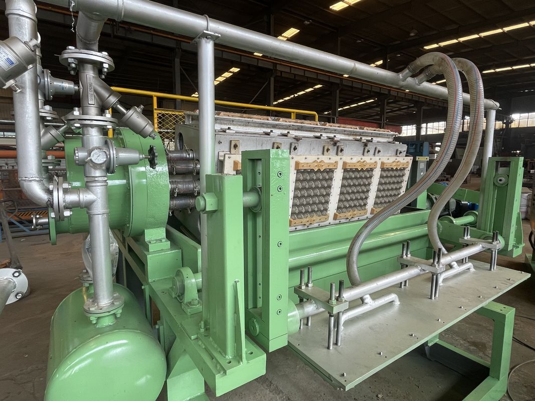 Энергосберегающий вращающийся тип 2500 шт / ч Бумажная машина для яичных подносов Яичные подносы Линия производства